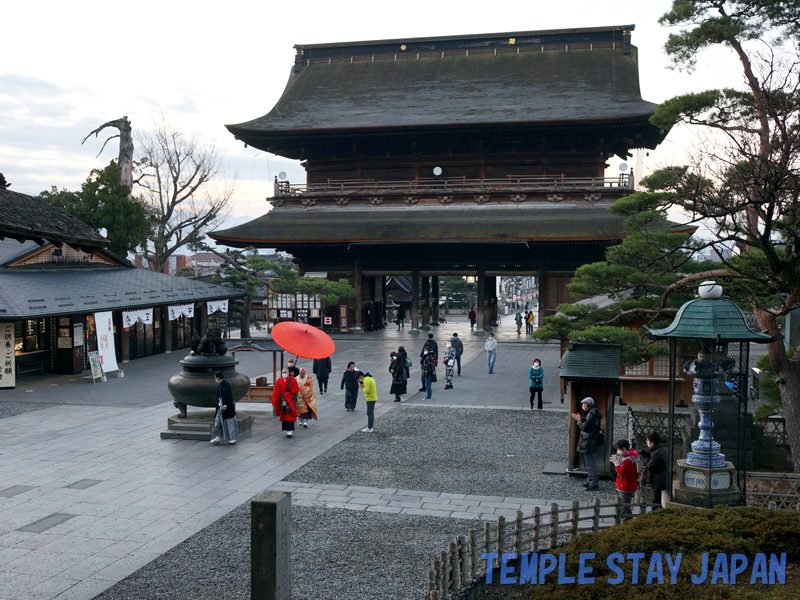 Zenkoji morning memorial service