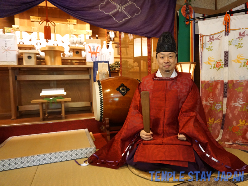 Oyado Suwa (Shinto priest)