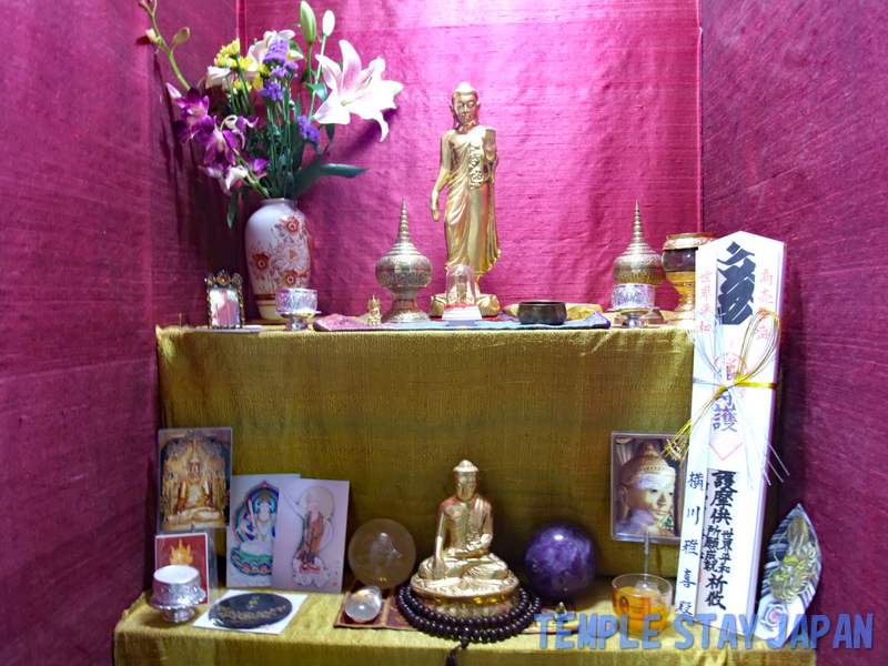 Guesthouse Pongyi (Ishikawa) Buddhist altar