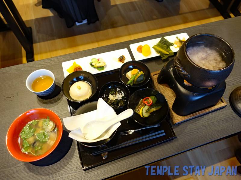 Ichibatasan-Cottage (Shimane) Porridge breakfast