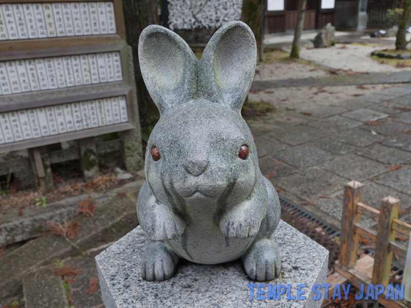 Okazaki-jinja (Kyoto) Rabbit statue