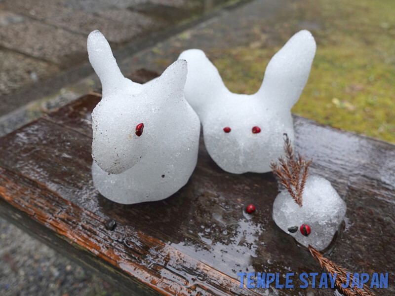 Okazaki-jinja (Kyoto) Snow Rabbits