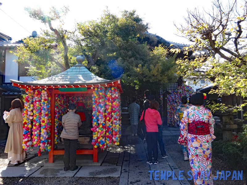 Yasaka-Koshindo (Kyoto) Temple grounds