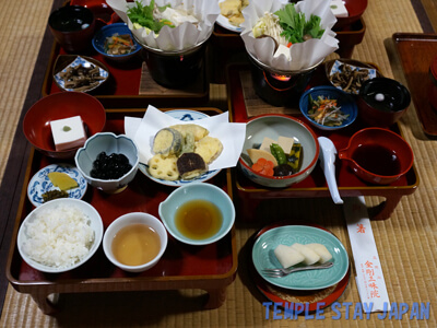 Kongosanmaiin temple stay (Wakayama)