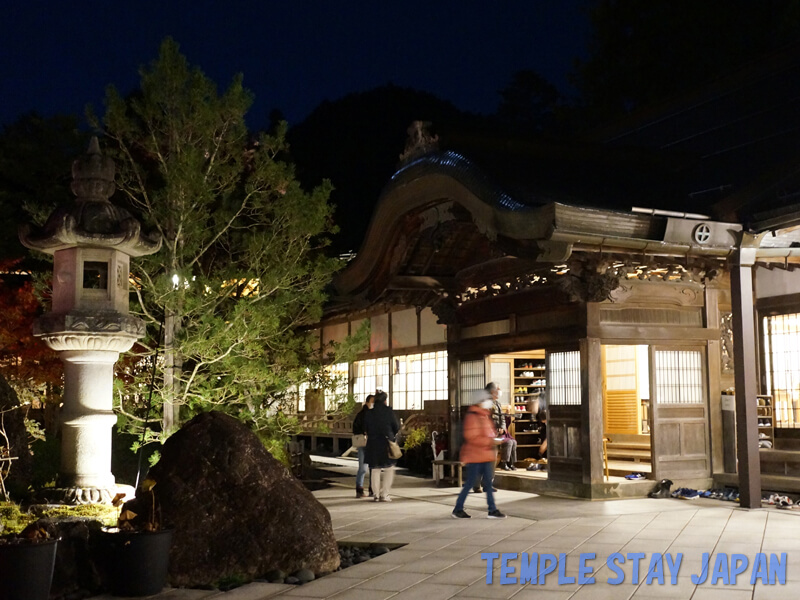 Koyasan (Wakayama) Night tour Ekoin