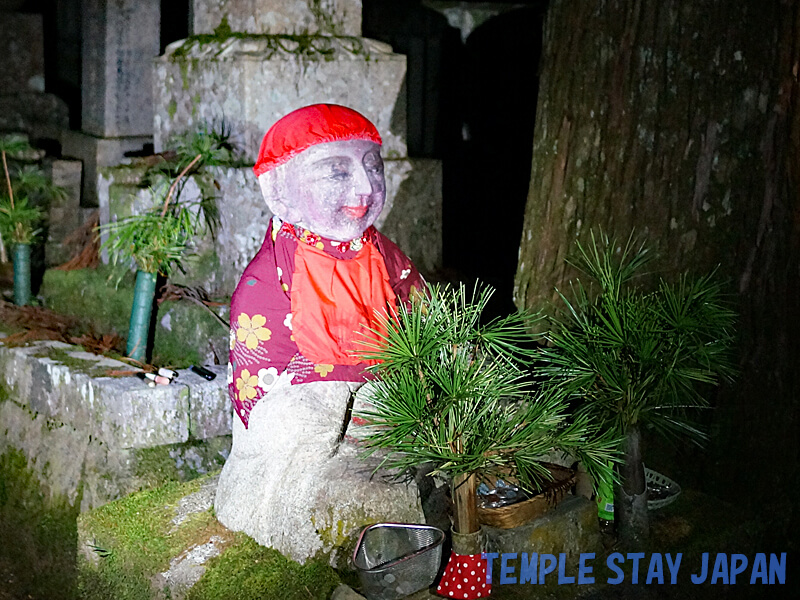 Koyasan (Wakayama) Night tour Makeup Ksitigarbha