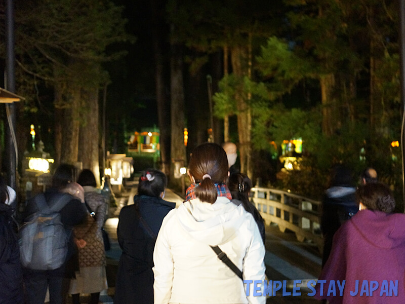 Koyasan (Wakayama) Night tour The bridge to the mausoleum