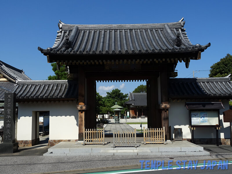 Nanzoin (Tokyo) Gate