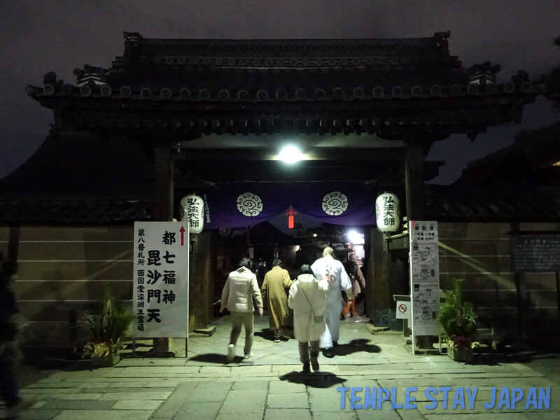 Toji (Kyoto) Gate opened