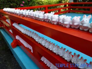 Okazaki-jinja (Kyoto) Rabbit figures