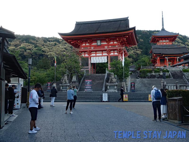 Kiyomizu-dera (Kyoto) Early morning