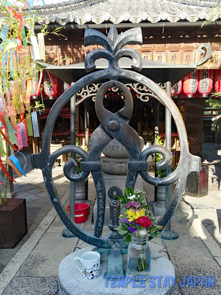 Kuginuki-Jizo (Kyoto) Nail puller