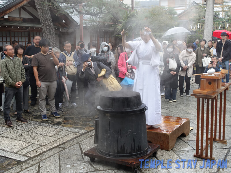 Kyotoebisu-jinja (Kyoto) Boiling water ritual