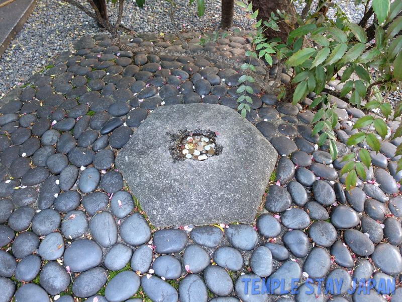 Rokkakudo (Kyoto) Central stone