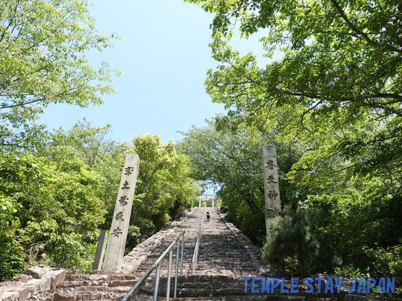 Takayajinja (Kagawa) Stone steps