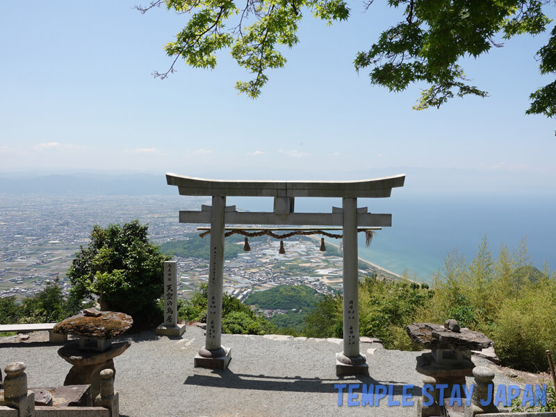 Takayajinja (Kagawa) Torii gate sky