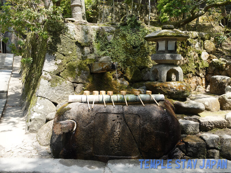 Isonokamijingu (Nara) Chozuya