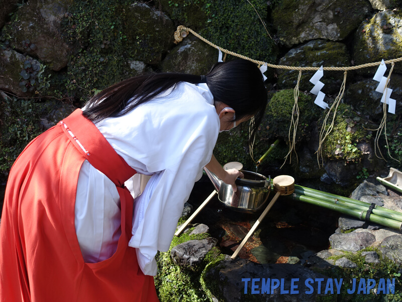 Kifune shrine (Kyoto) A shrine maiden drawing water