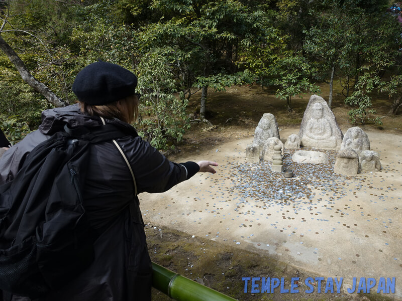 Kinkakuji temple (Kyoto) Coin toss