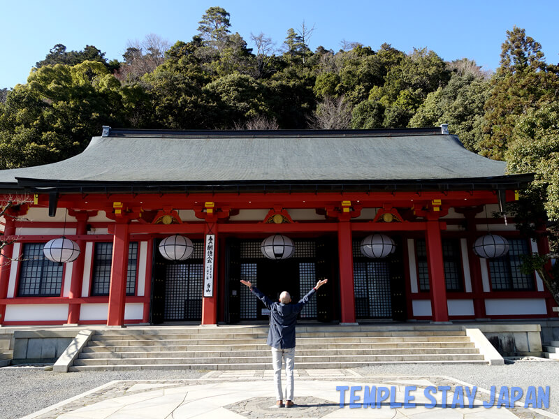 Kuramadera (Kyoto) Prayer in front of the main hall