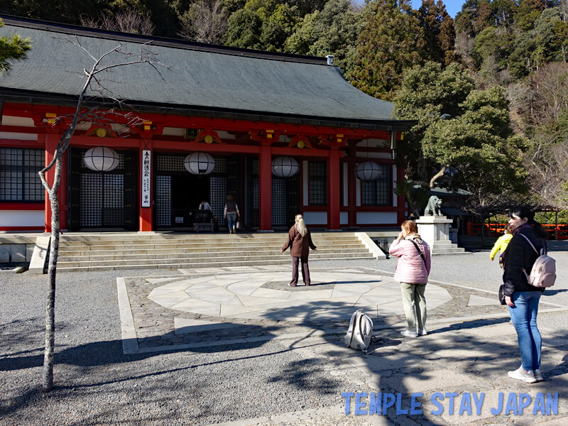 Kuramadera (Kyoto) Prayer in front of the main hall
