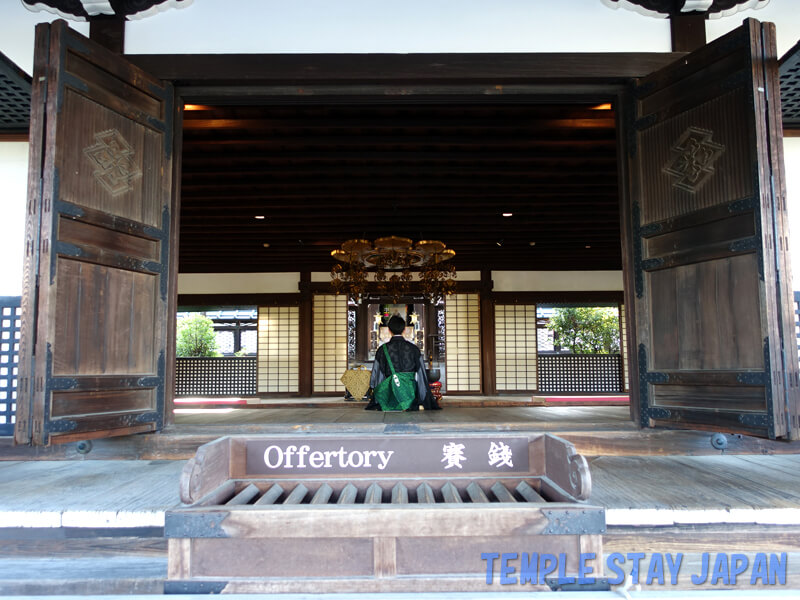 Otani-honbyo temple (Kyoto) Morning service