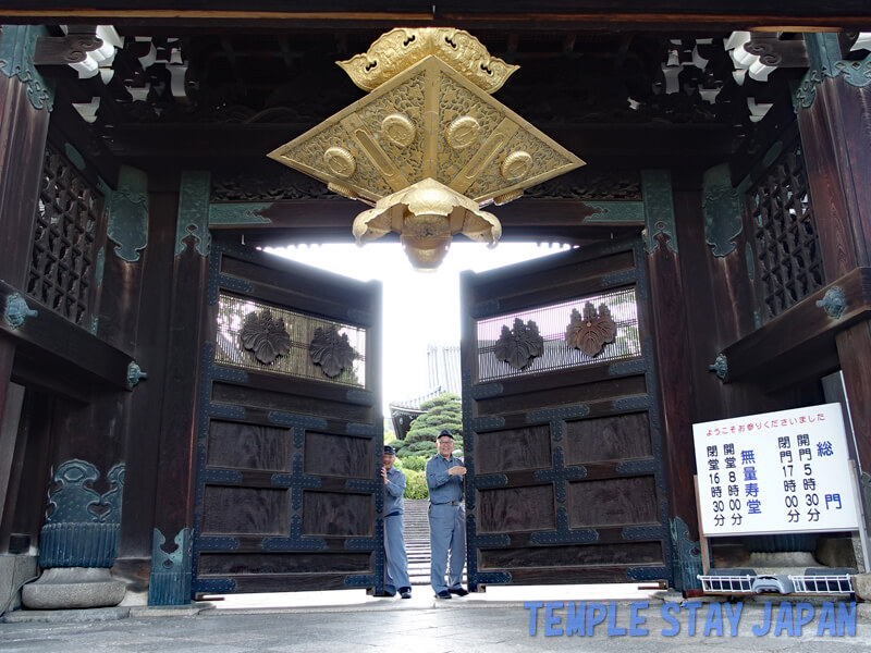 Otani-honbyo temple (Kyoto) Opening gate