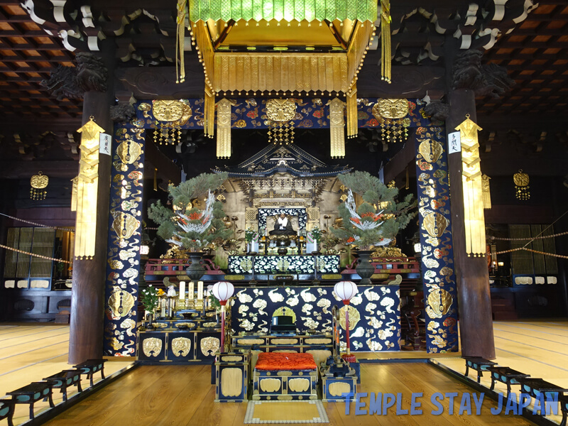 Hyakumanben-Chionji Temple (Kyoto) Main hall alter