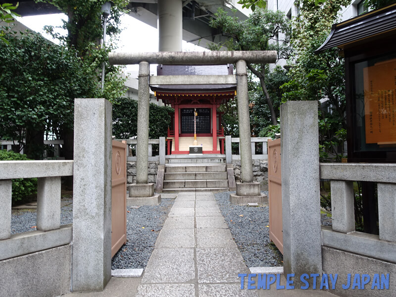 Kabuto Shrine (Tokyo) Entrance