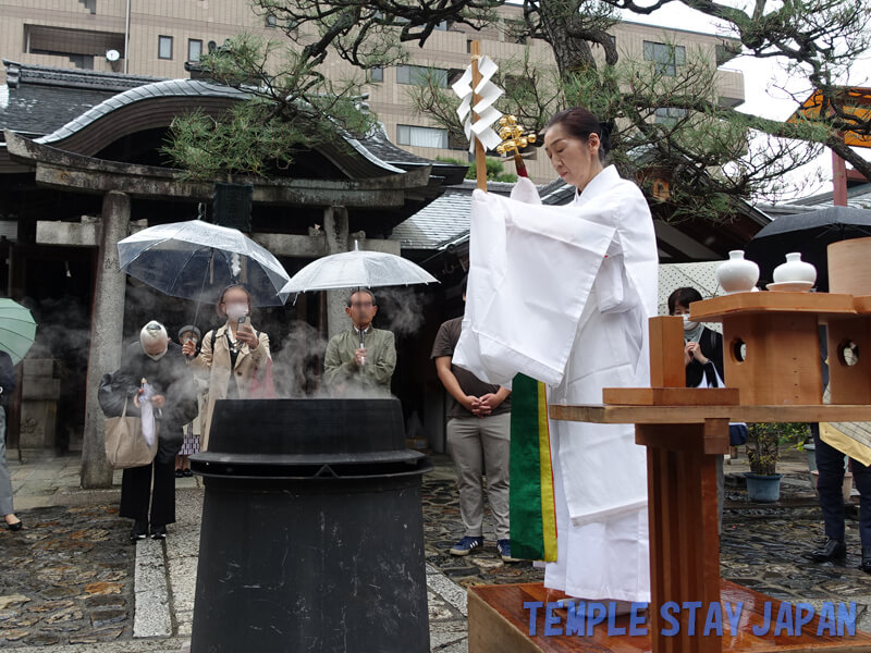 Kyoto Ebisu shrine (Kyoto) Purify bell