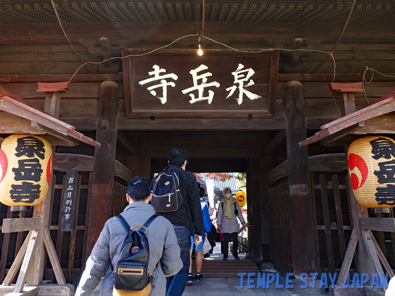 Sengakuji temple (Tokyo) Gate open