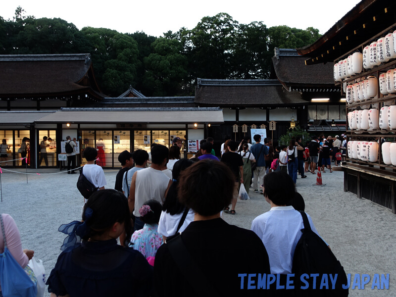 Shimogamo shrine (Kyoto) Wait in line