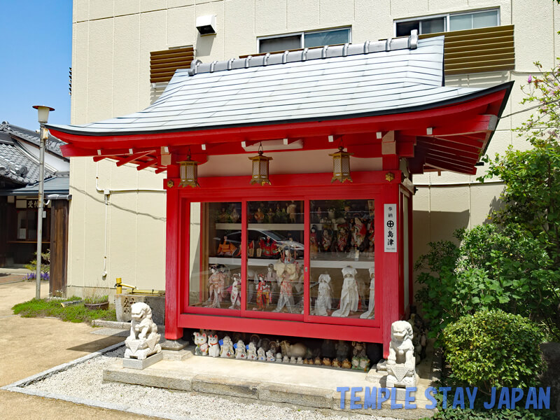 Sotokuji-awashimado temple (Kyoto) Dolls hall