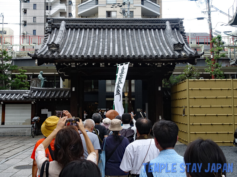 Honnoji temple (Kyoto) Departing from the temple